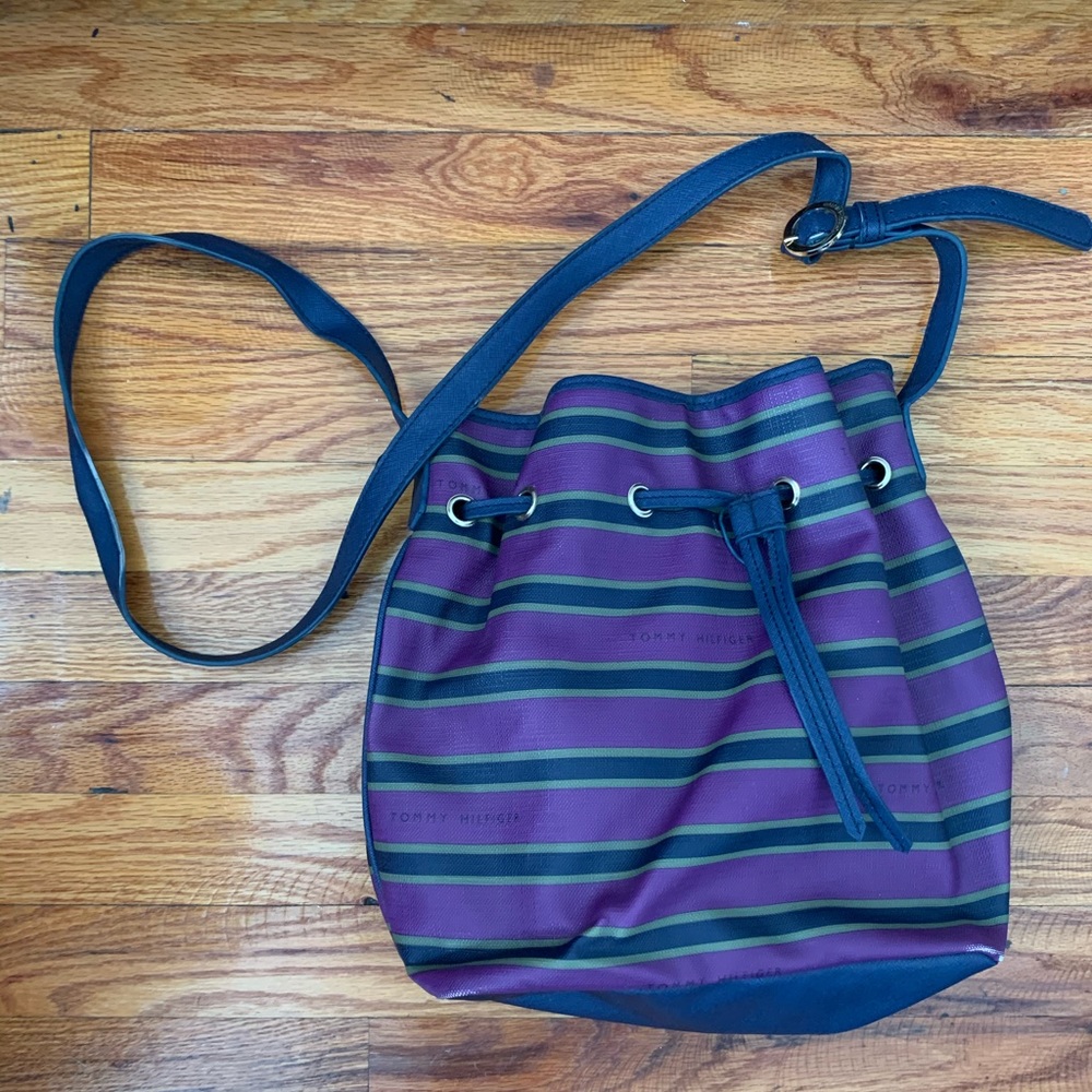 Tommy Hilfiger Drawstring Leather Bucket Bag